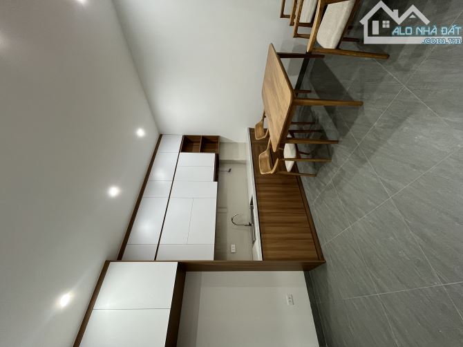 Biệt thự sân vườn phố Đại Cồ Việt, ngay ngã tư Phố Huế, Đại Cồ Việt.2 mặt thoáng trước sau