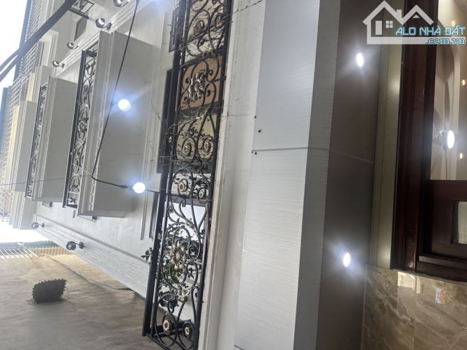 GIẢM KỊCH NÓC – CHỈ CÒN 6.1 TỶ SIÊU PHẨM NHÀ ĐẸP – 4 NGỦ – 2 THOÁNG – Ở NGAY – DT