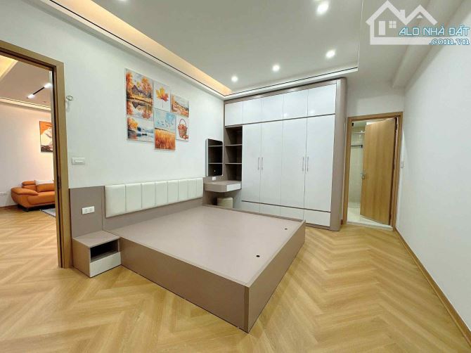 Bán căn chung cư Lạc Long Quân- Tây Hồ - 92m2 - 3 PN - Full nội thất