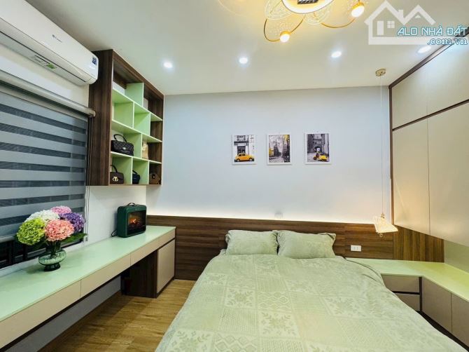 Bán CHDV Hoàng Mai 46m2 lô góc cách oto 50m 8 phòng thang máy 12.8 tỷ