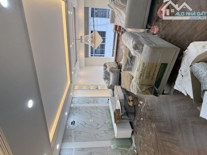 Bán nhà mới 7 tầng Thang máy Tam Trinh 74m, 4 ngủ, mặt tiền 5.5m giá 29.5 tỷ.