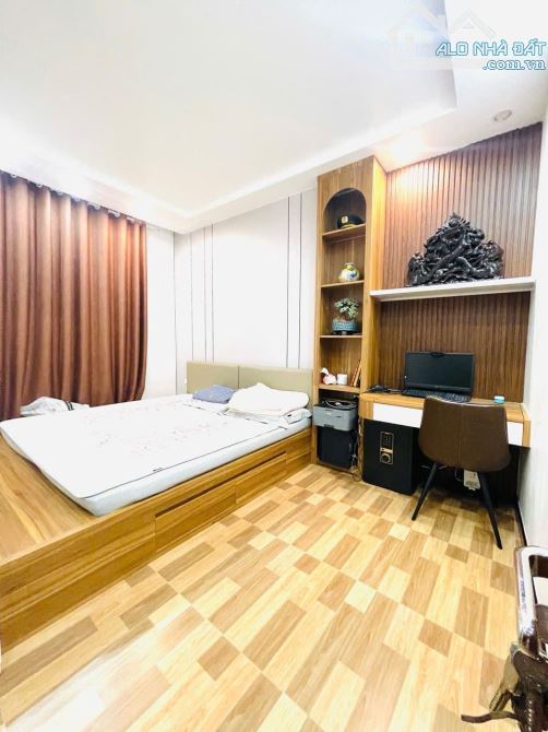 Lạc Long Quân, Gara Ô tô, Ngõ Thông, DT 42M2, Mặt Tiền 5M, Nhỉnh 17 Tỷ