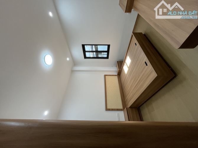 Biệt thự sân vườn phố Đại Cồ Việt, ngay ngã tư Phố Huế, Đại Cồ Việt.2 mặt thoáng trước sau