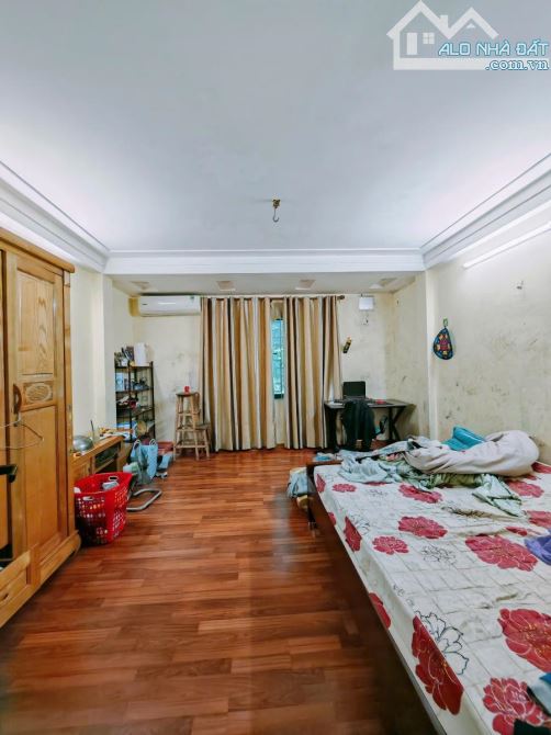 Lô góc Thái Hà, ngõ thông, ô tô đỗ cửa, dân xây chắc chắn, 3 mặt mở cửa sổ, 70m*5T