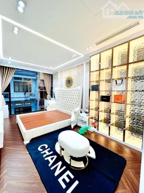 Thái Thịnh: 1 nhà ra phố, ô tô qua, ngõ thông KD, ko QH, chờ xây mới - 60m2