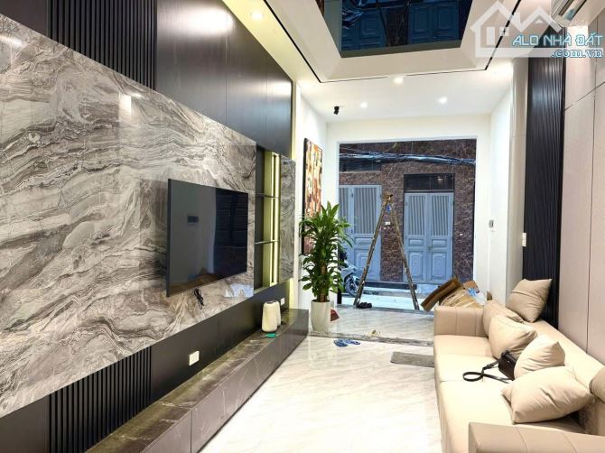 Bán Nhà Phân Lô Nguyễn Ngọc Nại 6 Tầng Ô Tô Cách Phố 30M