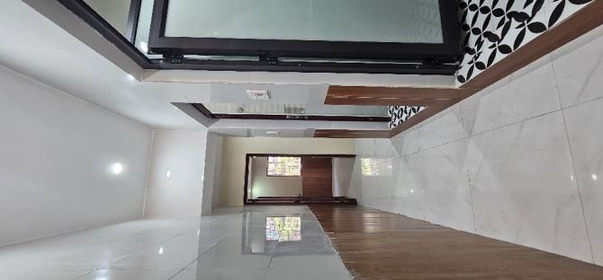 Bán căn hộ tập thể Nguyễn khoái tầng một tt hai bà trưng thoáng ô tô Chánh trước cửa