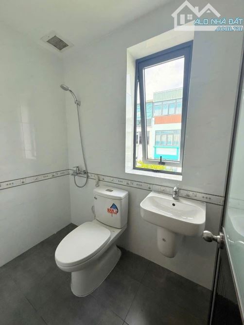 Phòng đẹp Huỳnh Tấn Phát giao Bùi Văn Ba mới xây 4 triệu - 4