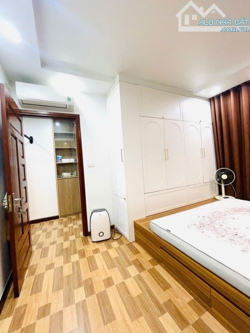 Lạc Long Quân, Gara Ô tô, Ngõ Thông, DT 42M2, Mặt Tiền 5M, Nhỉnh 17 Tỷ