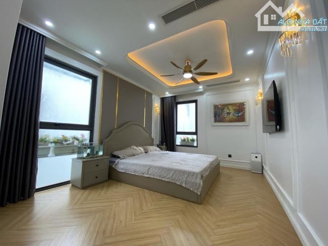 Ô tô qua nhà Tôn Đức Thắng, thông KD, 7T thang máy, nội thất luxury, 2 thoáng - 76m2