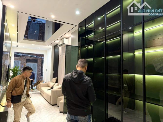 Bán Nhà Phân Lô Nguyễn Ngọc Nại 6 Tầng Ô Tô Cách Phố 30M