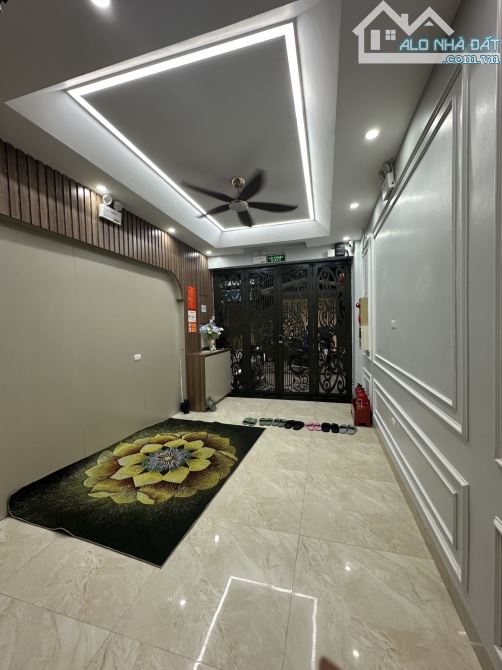 Bán CHDV Hoàng Mai 46m2 lô góc cách oto 50m 8 phòng thang máy 12.8 tỷ