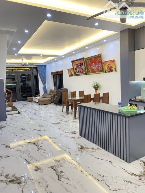 GIẢM MẠNH 500TR BÁN GẤP NHÀ 1T2L  4PN + 4WC  GẦN CO.OP BẾN LỨC  GIÁ CÒN 2 TỶ 900TR- SỔ HÒN - 5