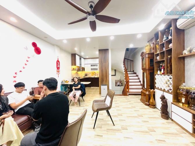 Lạc Long Quân, Gara Ô tô, Ngõ Thông, DT 42M2, Mặt Tiền 5M, Nhỉnh 17 Tỷ