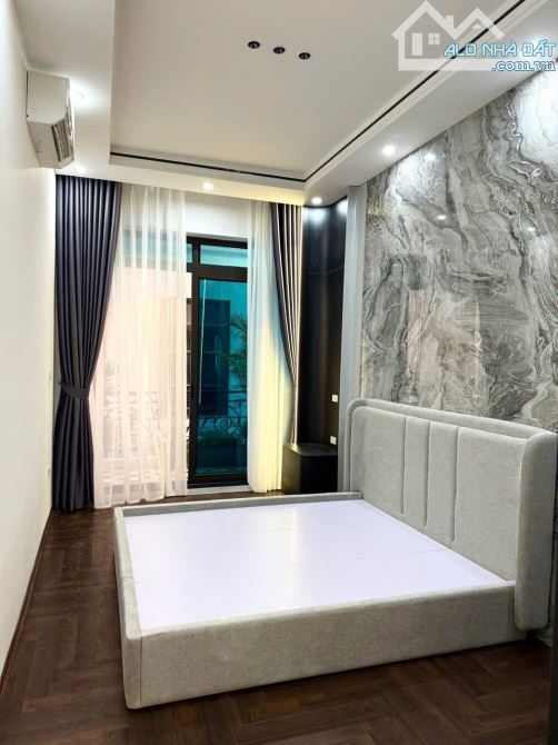 Bán Nhà Phân Lô Nguyễn Ngọc Nại 6 Tầng Ô Tô Cách Phố 30M