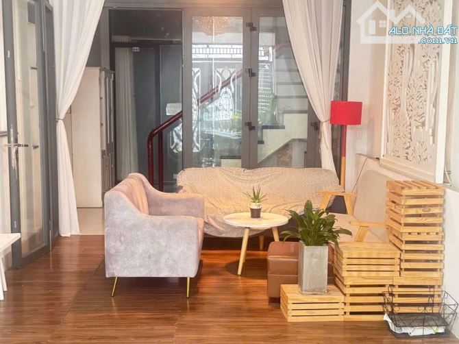 Nhà hẻm xe hơi Hoàng Văn Thụ, Phú Nhuận, DT nở hậu 7.2x22m, 5tầng, thang máy, Giá 19tỷ