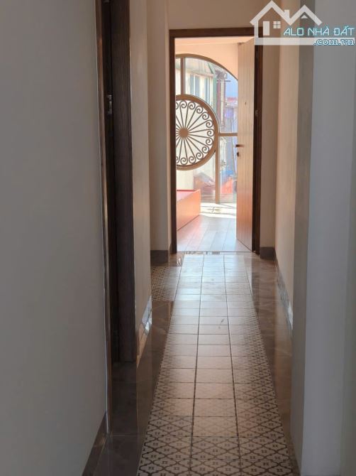 7.5 tầng thang máy mặt ngõ Văn Chương kdoanh sầm uất, vỉa hè, 82m2 hai thoáng. Giá 28.5 tỷ