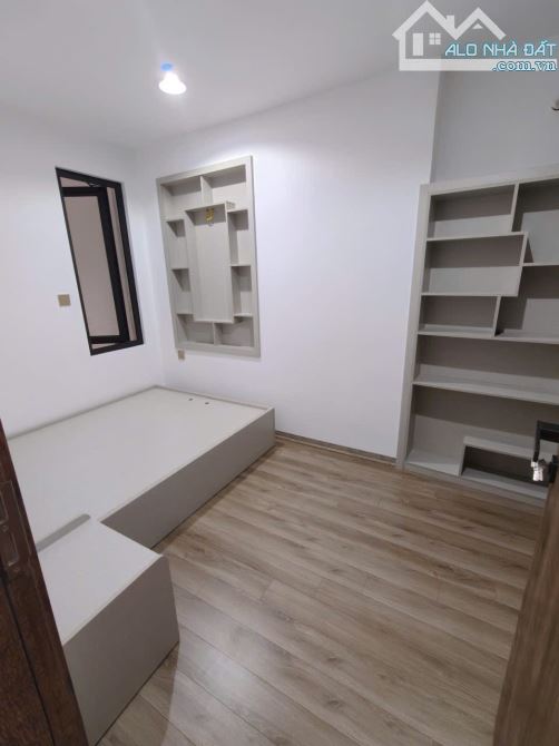 7.5 tầng thang máy mặt ngõ Văn Chương kdoanh sầm uất, vỉa hè, 82m2 hai thoáng. Giá 28.5 tỷ