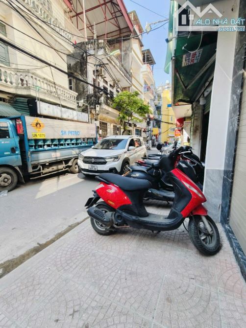 7.5 tầng thang máy mặt ngõ Văn Chương kdoanh sầm uất, vỉa hè, 82m2 hai thoáng. Giá 28.5 tỷ