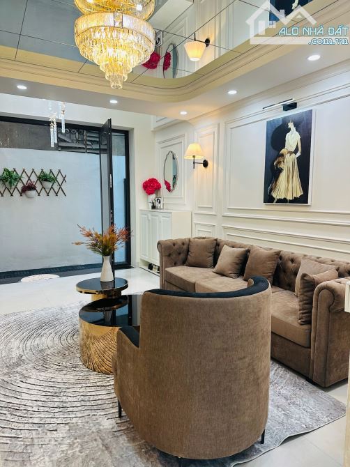 CẦN BÁN NHÀ NGUYỄN XIỂN, LÔ GÓC ,THANG MÁY , 42M2, 6 TÂNG, MT 4M