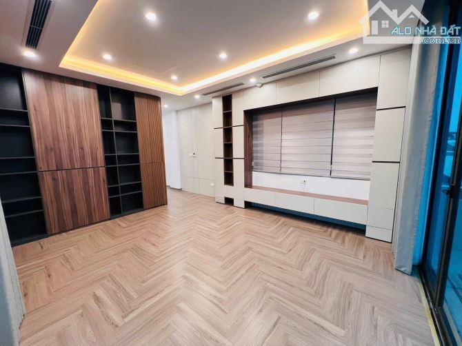 BÁN TOÀ VĂN PHÒNG NGUYỄN KHANG 75m2 - 9T THANG MÁY - 35.5 TỶ - HẦM GARA Ô TÔ - NHÀ MỚI ĐẸP