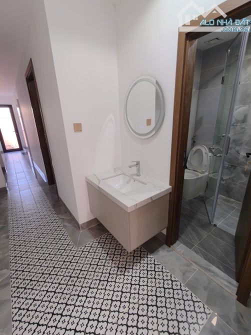 7.5 tầng thang máy mặt ngõ Văn Chương kdoanh sầm uất, vỉa hè, 82m2 hai thoáng. Giá 28.5 tỷ