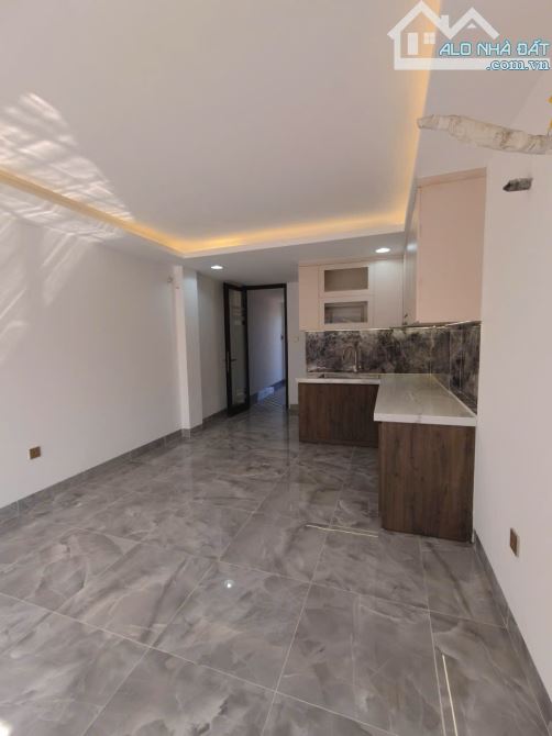 7.5 tầng thang máy mặt ngõ Văn Chương kdoanh sầm uất, vỉa hè, 82m2 hai thoáng. Giá 28.5 tỷ