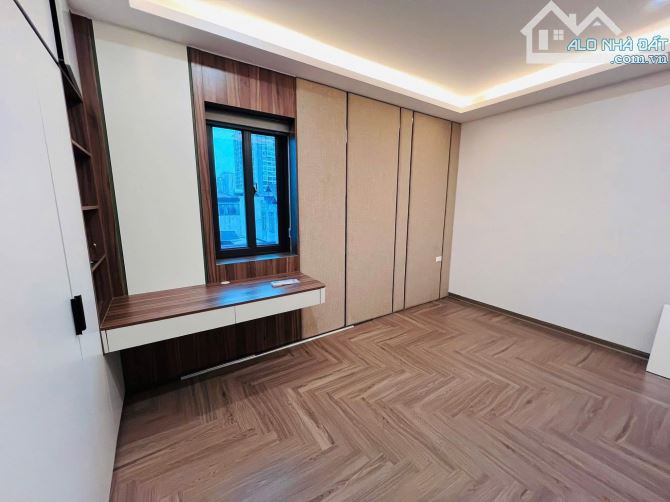 BÁN TOÀ VĂN PHÒNG NGUYỄN KHANG 75m2 - 9T THANG MÁY - 35.5 TỶ - HẦM GARA Ô TÔ - NHÀ MỚI ĐẸP