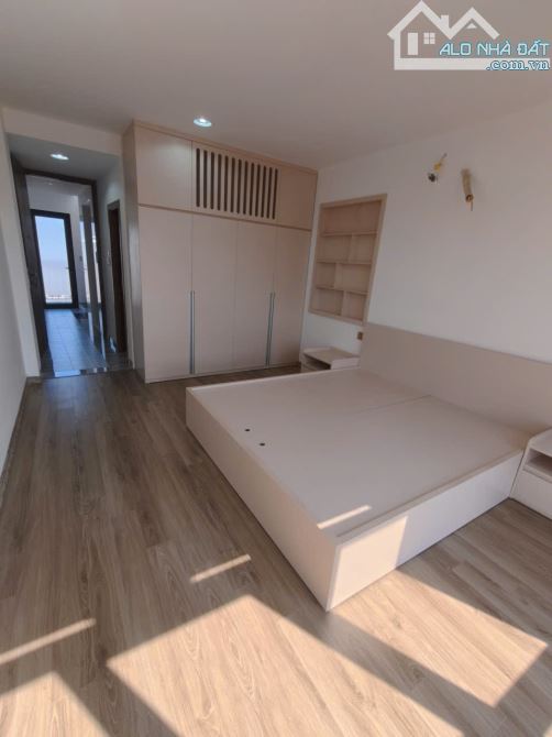 7.5 tầng thang máy mặt ngõ Văn Chương kdoanh sầm uất, vỉa hè, 82m2 hai thoáng. Giá 28.5 tỷ