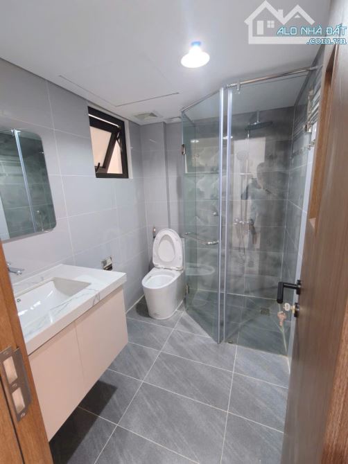 7.5 tầng thang máy mặt ngõ Văn Chương kdoanh sầm uất, vỉa hè, 82m2 hai thoáng. Giá 28.5 tỷ