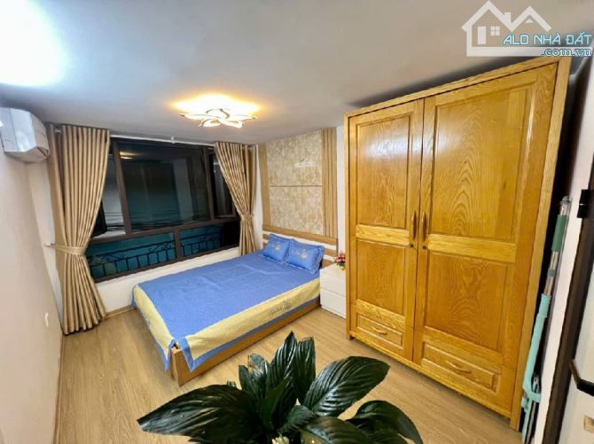 Giáp Bát phân lô 35m x 5 tầng, oto đỗ cửa, sẵn nội thất, đất ở siêu tài lộc! Chỉ 6.5 tỷ