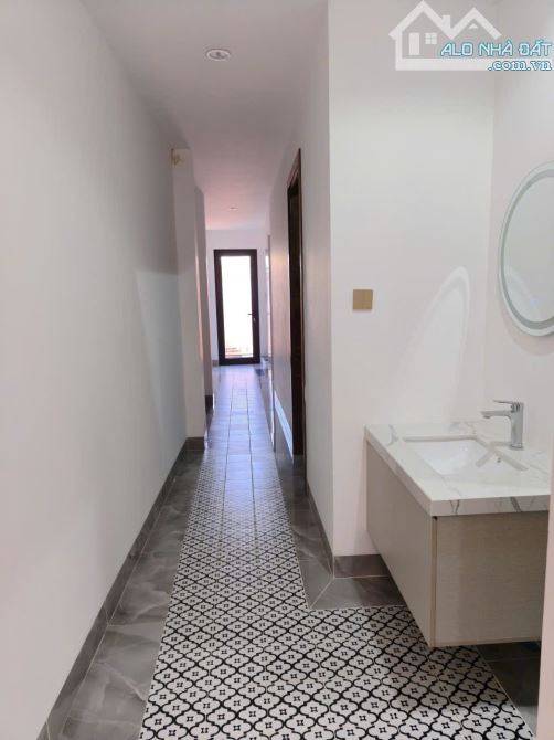 7.5 tầng thang máy mặt ngõ Văn Chương kdoanh sầm uất, vỉa hè, 82m2 hai thoáng. Giá 28.5 tỷ