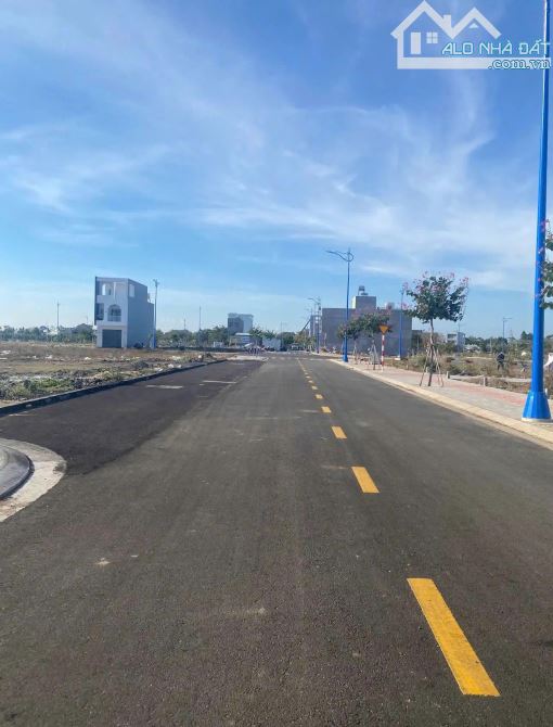 THANH LÝ ĐẤT TÓC TIÊN PHÚ MỸ BÀ RỊA GIÁ CHỈ 1tỷ2 - GẦN BIỂN - SHR XDTD - 3