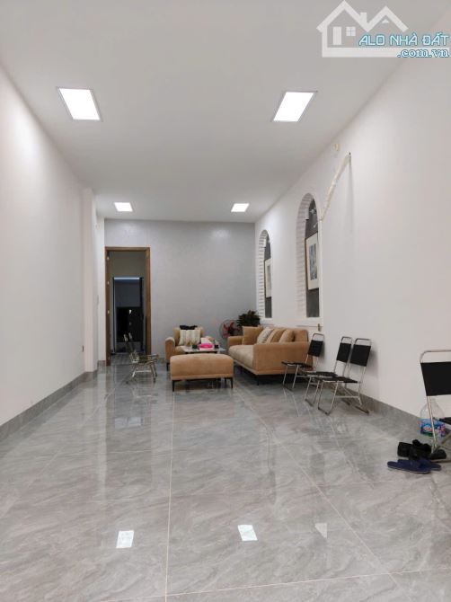 7.5 tầng thang máy mặt ngõ Văn Chương kdoanh sầm uất, vỉa hè, 82m2 hai thoáng. Giá 28.5 tỷ