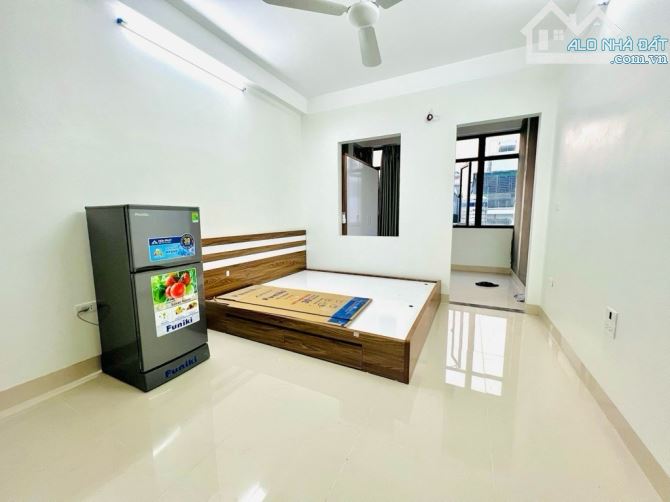 Ô tô đỗ cửa, dòng tiền 700tr/năm phố Vĩnh Tuy, đi bộ sang ĐH kinh doanh-công nghệ,2 thoáng