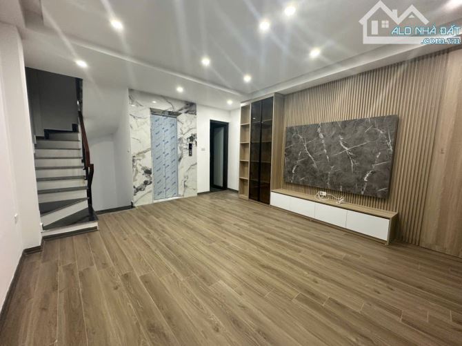 Bán nhà An Dương Vương 40m 7 tầng mặt tiền 3.8m giá chỉ 14.95 tỷ