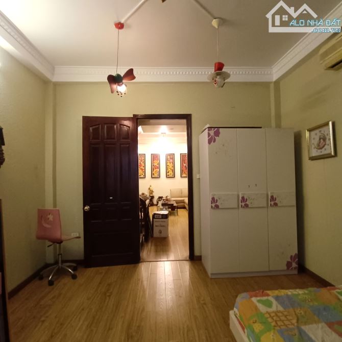 Bán nhà ĐÀO TẤN, Ba Đình. Ngõ nông, cách oto 10m. Gần phố. LÔ GÓC, 3 thoáng.