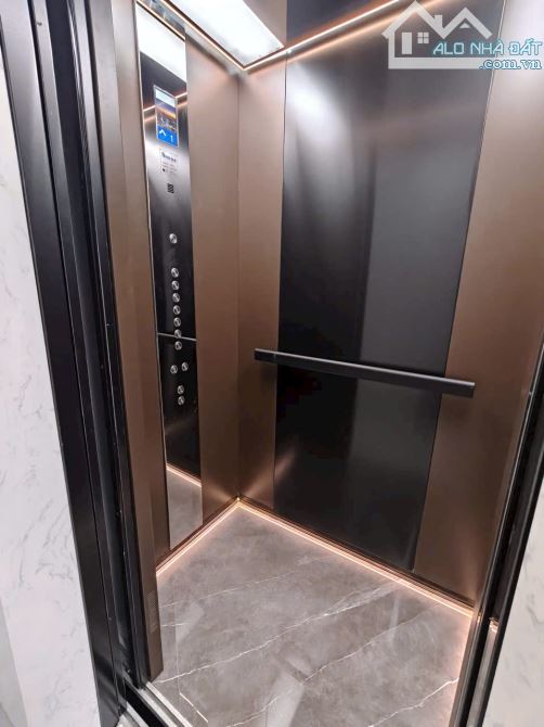 7.5 tầng thang máy mặt ngõ Văn Chương kdoanh sầm uất, vỉa hè, 82m2 hai thoáng. Giá 28.5 tỷ