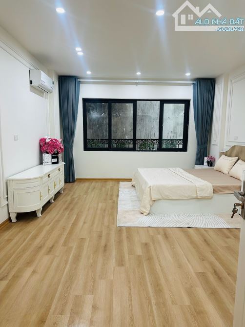 CẦN BÁN NHÀ NGUYỄN XIỂN, LÔ GÓC ,THANG MÁY , 42M2, 6 TÂNG, MT 4M