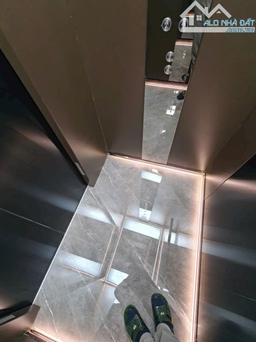 7.5 tầng thang máy mặt ngõ Văn Chương kdoanh sầm uất, vỉa hè, 82m2 hai thoáng. Giá 28.5 tỷ