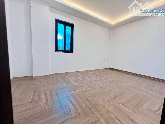 BÁN TOÀ VĂN PHÒNG NGUYỄN KHANG 75m2 - 9T THANG MÁY - 35.5 TỶ - HẦM GARA Ô TÔ - NHÀ MỚI ĐẸP