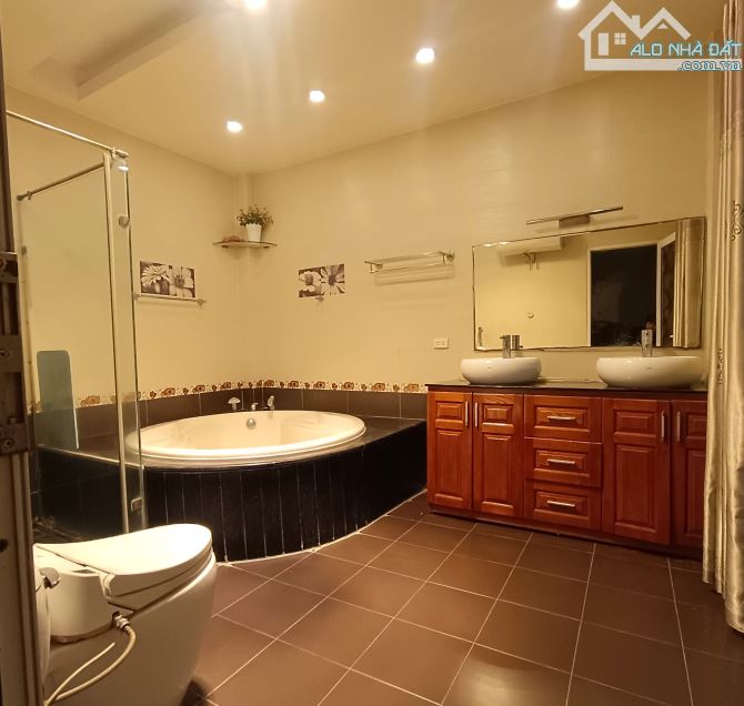 Bán nhà ĐÀO TẤN, Ba Đình. Ngõ nông, cách oto 10m. Gần phố. LÔ GÓC, 3 thoáng.