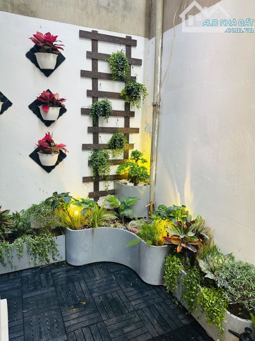 CẦN BÁN NHÀ NGUYỄN XIỂN, LÔ GÓC ,THANG MÁY , 42M2, 6 TÂNG, MT 4M