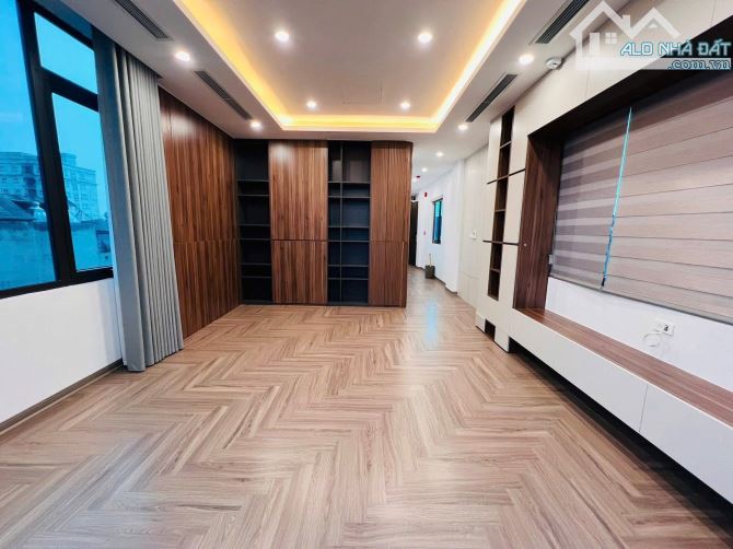 BÁN TOÀ VĂN PHÒNG NGUYỄN KHANG 75m2 - 9T THANG MÁY - 35.5 TỶ - HẦM GARA Ô TÔ - NHÀ MỚI ĐẸP