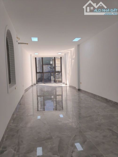 7.5 tầng thang máy mặt ngõ Văn Chương kdoanh sầm uất, vỉa hè, 82m2 hai thoáng. Giá 28.5 tỷ