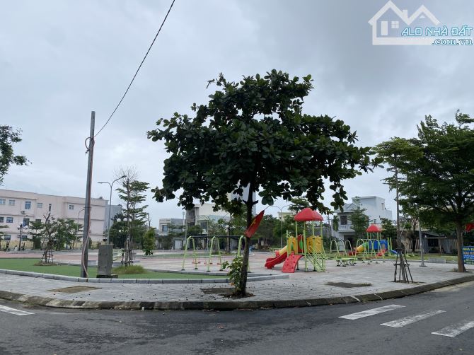 VỊ TRÍ CHIẾN LƯỢC - ĐẦU TƯ ĐỈNH CAO - LÔ ĐẤT SẠCH ĐẸP - DUY NHẤT RẺ NHẤT THỊ TRƯỜNG - 1