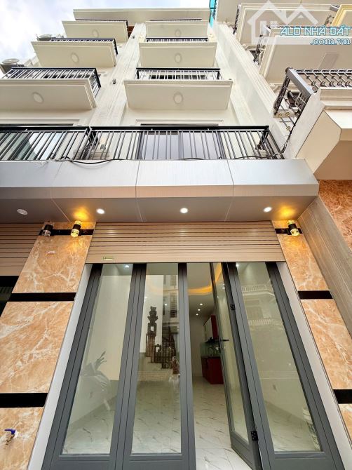 Bán nhà Lĩnh Nam, Nam Dư, Siêu hiếm rẻ, 43m2 x 5 tầng, Ô tô 20m, Giá: 6,45 tỷ( ctl)