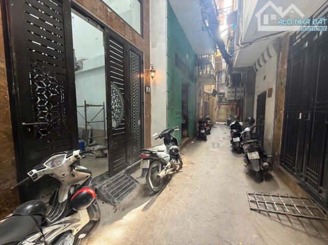 Trung Phụng - 11 phòng khép kín - Dòng tiền gần 700tr/năm - Ngõ nông - Gần chợ