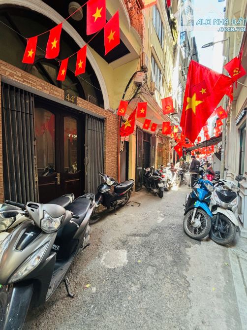 Bán Nhà Phố Hàng Bạc, Nguyễn Hữu Huân - 2 mặt ngõ thông - KD - 55m2 x 5 Tầng - Giá 26,5 Tỷ