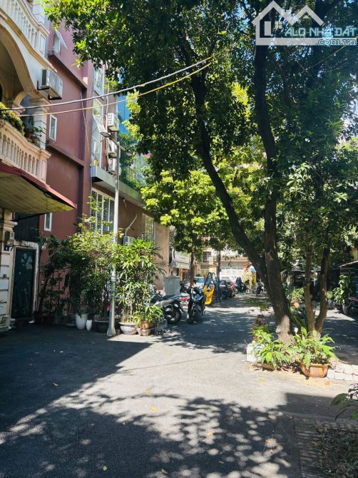 Bán nhà Phố Lý Nam Đế - mặt ngõ OTO - 65m2 x 4 Tầng - 2 thoáng - gần phố - Giá 28 Tỷ